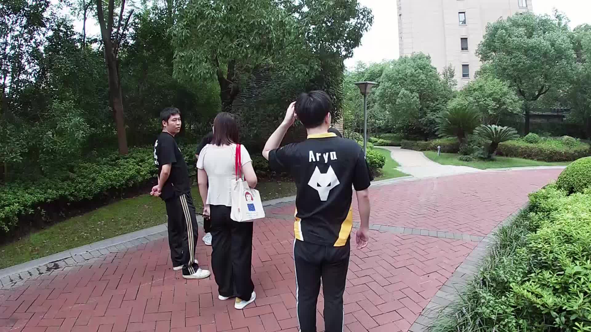 狼队电竞 少年气十足！PUBG分部的夏季赛定妆照拍摄花絮